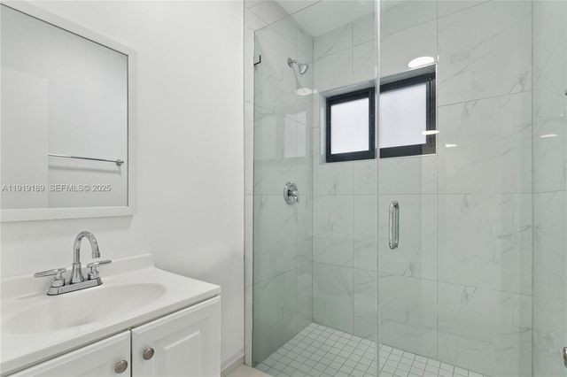 8010 Crespi Blvd 4, Miami Beach, FL 33141