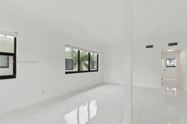 8010 Crespi Blvd 4, Miami Beach, FL 33141
