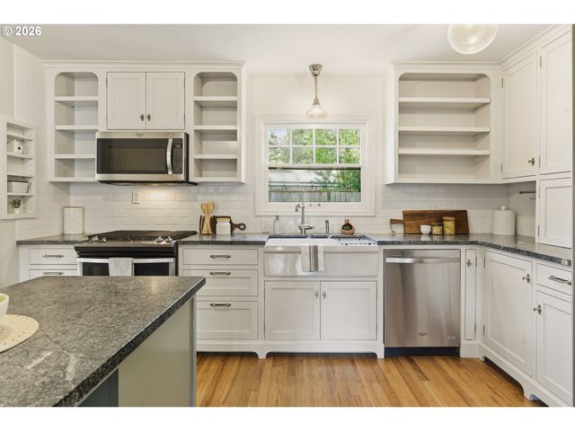 16510 MAPLE Cir, Lake Oswego, OR 97034