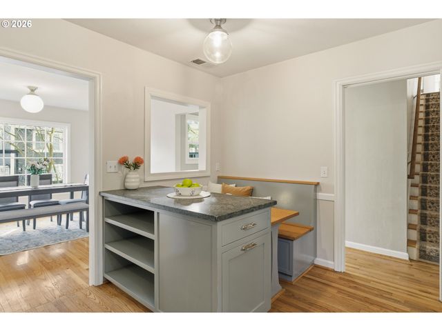 16510 MAPLE Cir, Lake Oswego, OR 97034