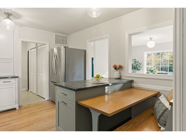 16510 MAPLE Cir, Lake Oswego, OR 97034