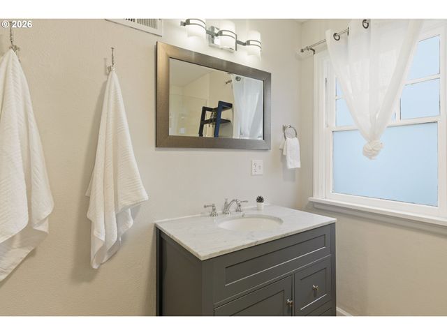 16510 MAPLE Cir, Lake Oswego, OR 97034