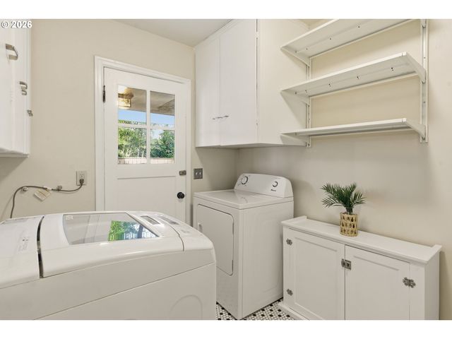 16510 MAPLE Cir, Lake Oswego, OR 97034