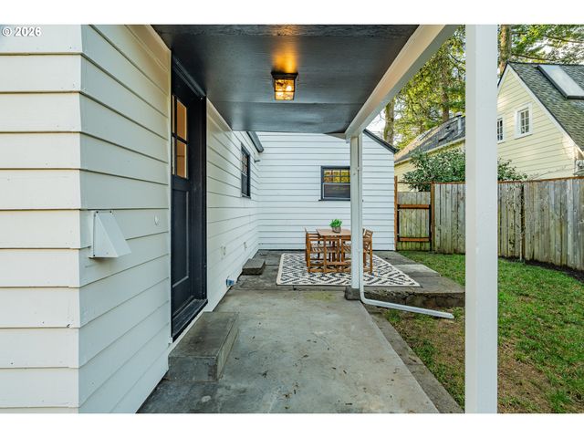 16510 MAPLE Cir, Lake Oswego, OR 97034