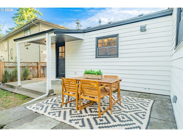 16510 MAPLE Cir, Lake Oswego, OR 97034