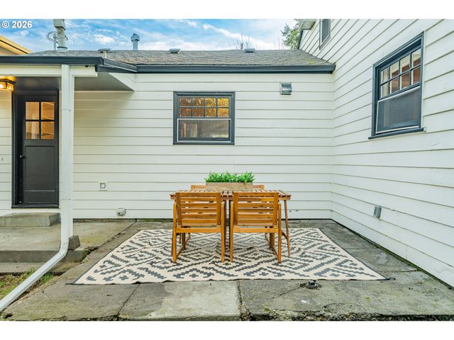 16510 MAPLE Cir, Lake Oswego, OR 97034