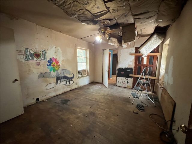 4709 Trail Lake Drive, Fort Worth, TX 76133
