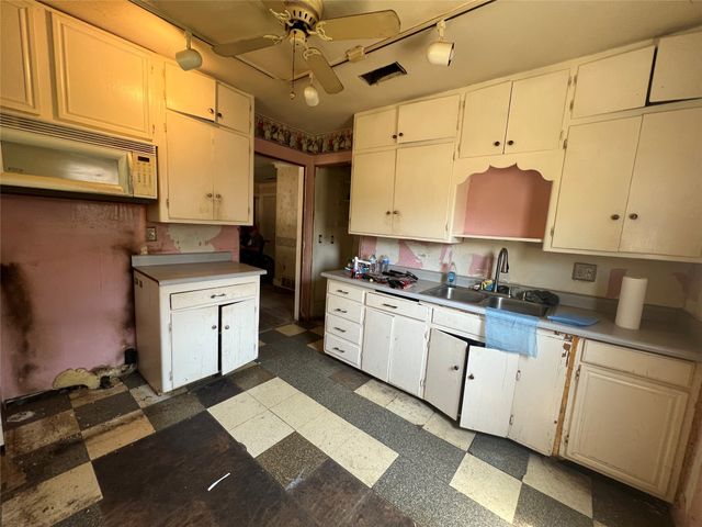 4709 Trail Lake Drive, Fort Worth, TX 76133