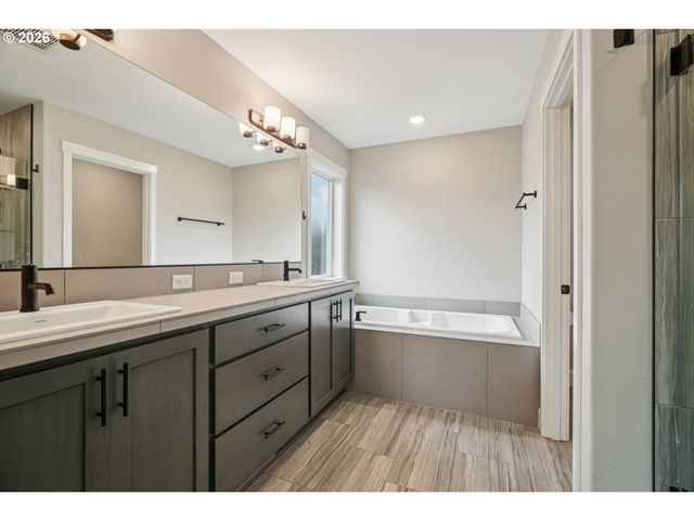 1927 Se 27TH St, Battle Ground, WA 98604