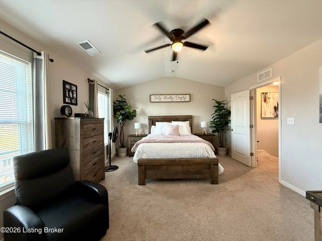 8403 Gateway Run Rd, Louisville, KY 40229