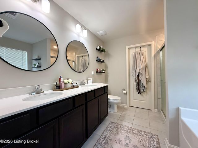 8403 Gateway Run Rd, Louisville, KY 40229