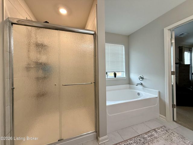 8403 Gateway Run Rd, Louisville, KY 40229