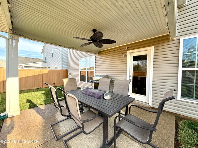 8403 Gateway Run Rd, Louisville, KY 40229