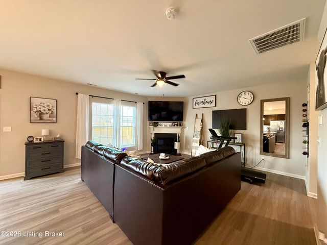 8403 Gateway Run Rd, Louisville, KY 40229