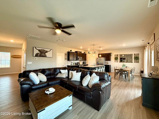 8403 Gateway Run Rd, Louisville, KY 40229