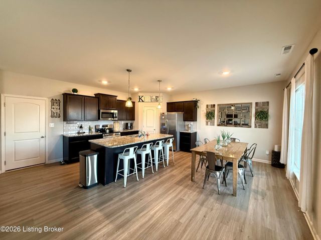 8403 Gateway Run Rd, Louisville, KY 40229