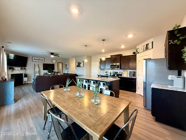 8403 Gateway Run Rd, Louisville, KY 40229