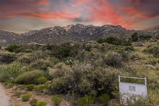 58 Rock Point Place NE, Albuquerque, NM 87122