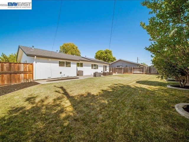 7654 Cardigan St, Dublin, CA 94568