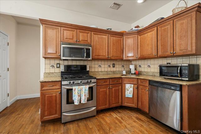 18 Coach House Court, New Windsor, NY 12553