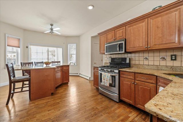 18 Coach House Court, New Windsor, NY 12553