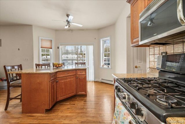 18 Coach House Court, New Windsor, NY 12553