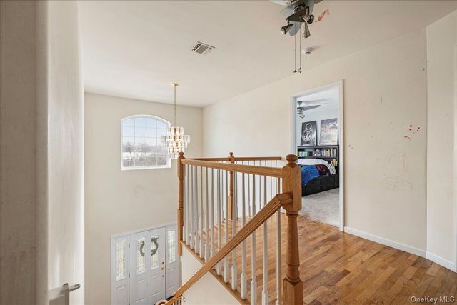 18 Coach House Court, New Windsor, NY 12553