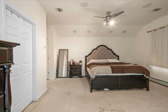 18 Coach House Court, New Windsor, NY 12553