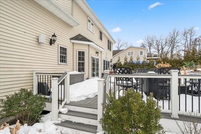 18 Coach House Court, New Windsor, NY 12553