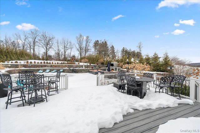 18 Coach House Court, New Windsor, NY 12553