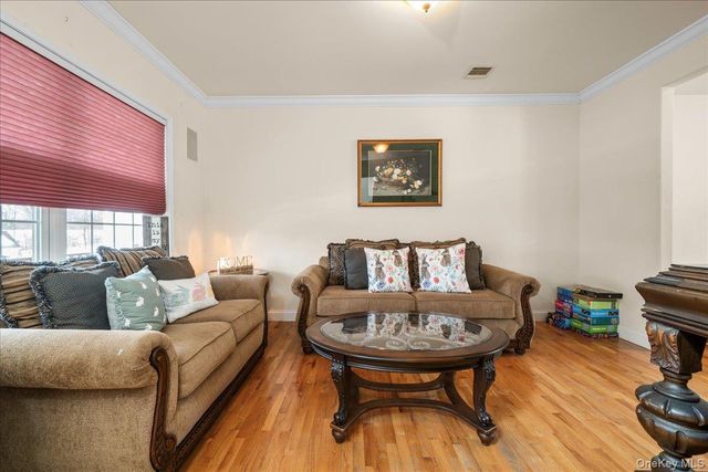 18 Coach House Court, New Windsor, NY 12553