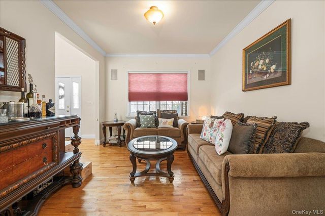 18 Coach House Court, New Windsor, NY 12553