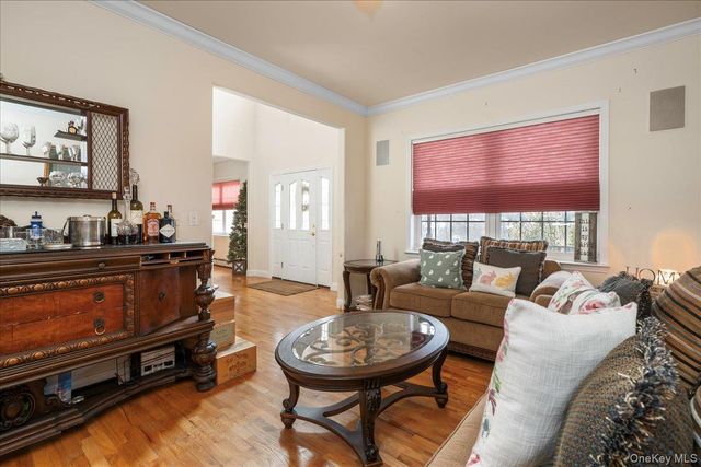 18 Coach House Court, New Windsor, NY 12553