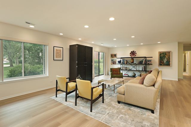 3030 Pheasant Creek Drive 102, Northbrook, IL 60062