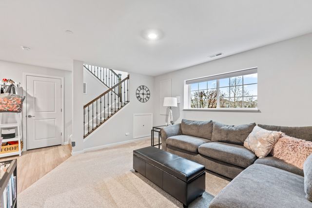 1627 Sager Way, Batavia, IL 60510