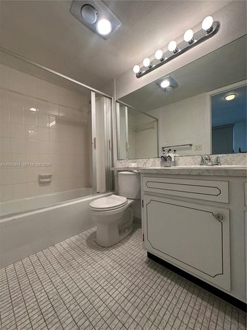 8940 S Hollybrook Blvd 201, Pembroke Pines, FL 33025