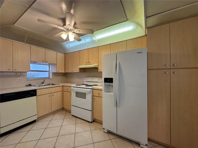 8940 S Hollybrook Blvd 201, Pembroke Pines, FL 33025