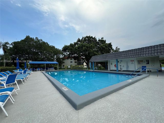 8940 S Hollybrook Blvd 201, Pembroke Pines, FL 33025