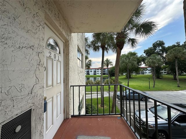8940 S Hollybrook Blvd 201, Pembroke Pines, FL 33025