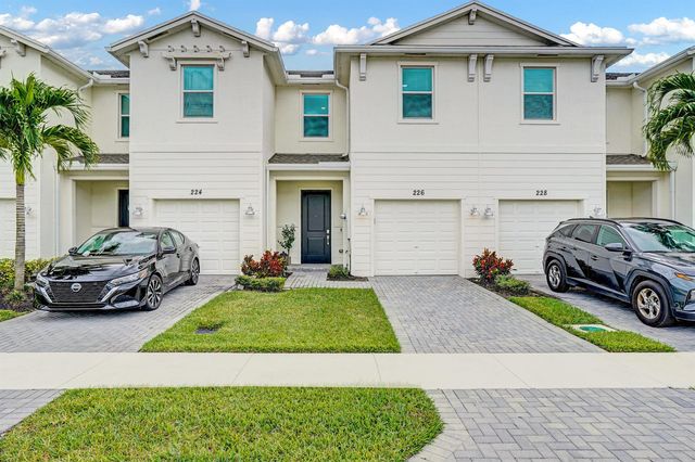226 SE Woodbark Street, Port St. Lucie, FL 34984