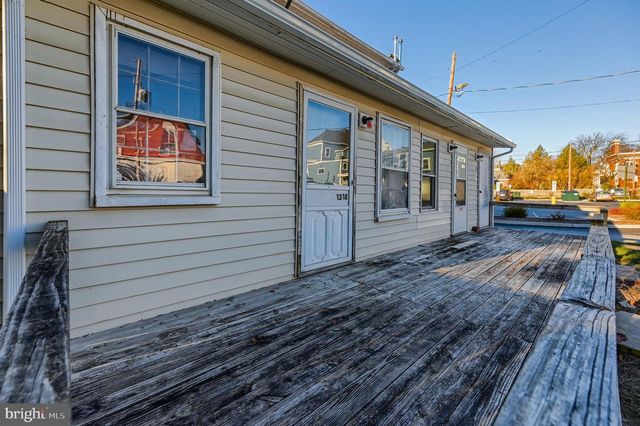 131-133 E CHESTNUT ST, Hanover, PA 17331