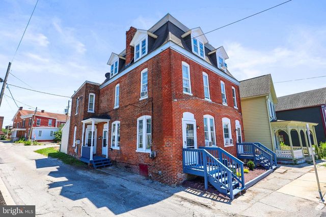 131-133 E CHESTNUT ST, Hanover, PA 17331