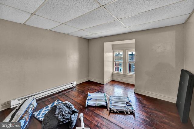 131-133 E CHESTNUT ST, Hanover, PA 17331