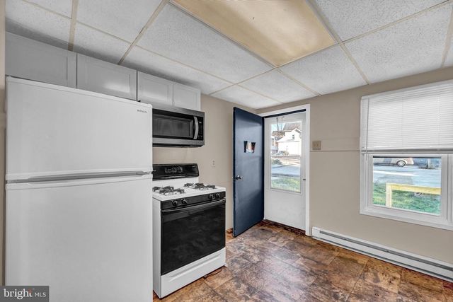 131-133 E CHESTNUT ST, Hanover, PA 17331