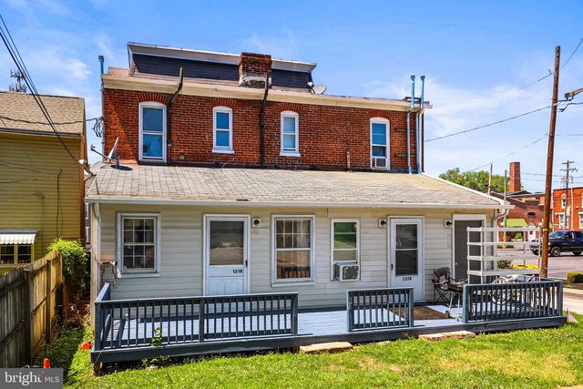 131-133 E CHESTNUT ST, Hanover, PA 17331