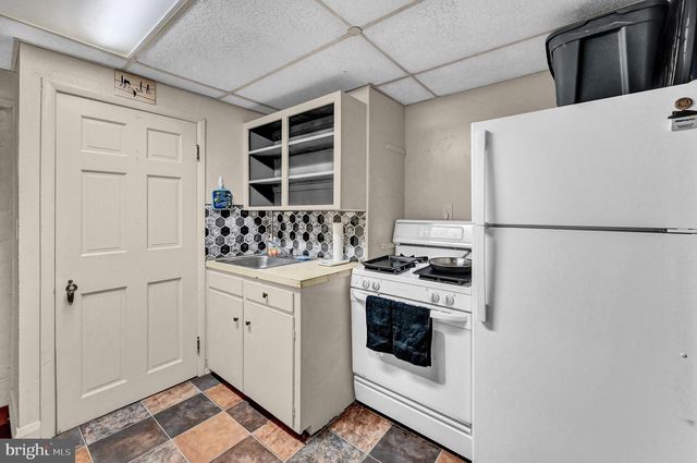 131-133 E CHESTNUT ST, Hanover, PA 17331