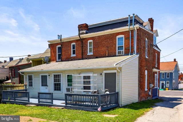131-133 E CHESTNUT ST, Hanover, PA 17331