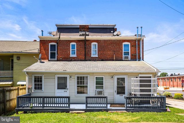 131-133 E CHESTNUT ST, Hanover, PA 17331