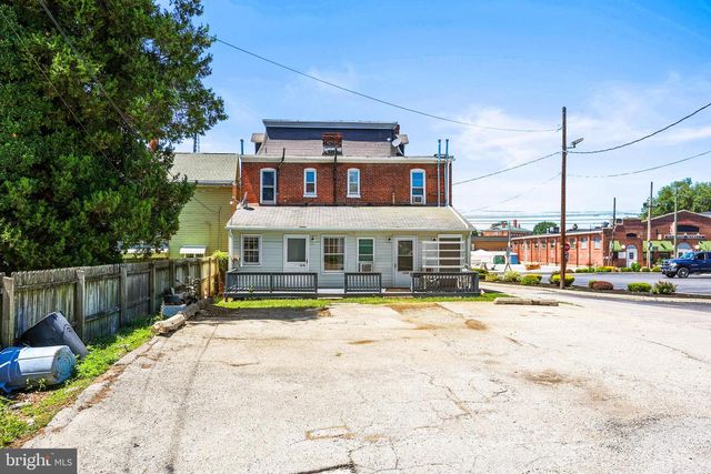 131-133 E CHESTNUT ST, Hanover, PA 17331
