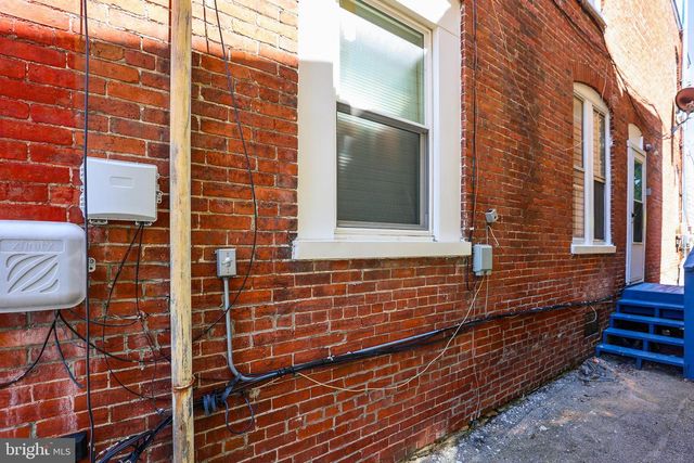 131-133 E CHESTNUT ST, Hanover, PA 17331